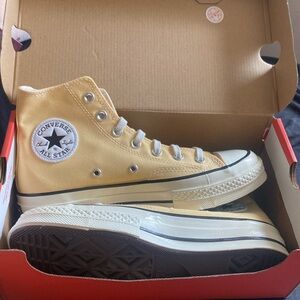 -Cute converse shoes